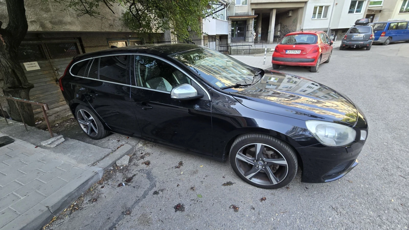 Volvo V60 D5 R-Design, 205к.с. - изображение 3