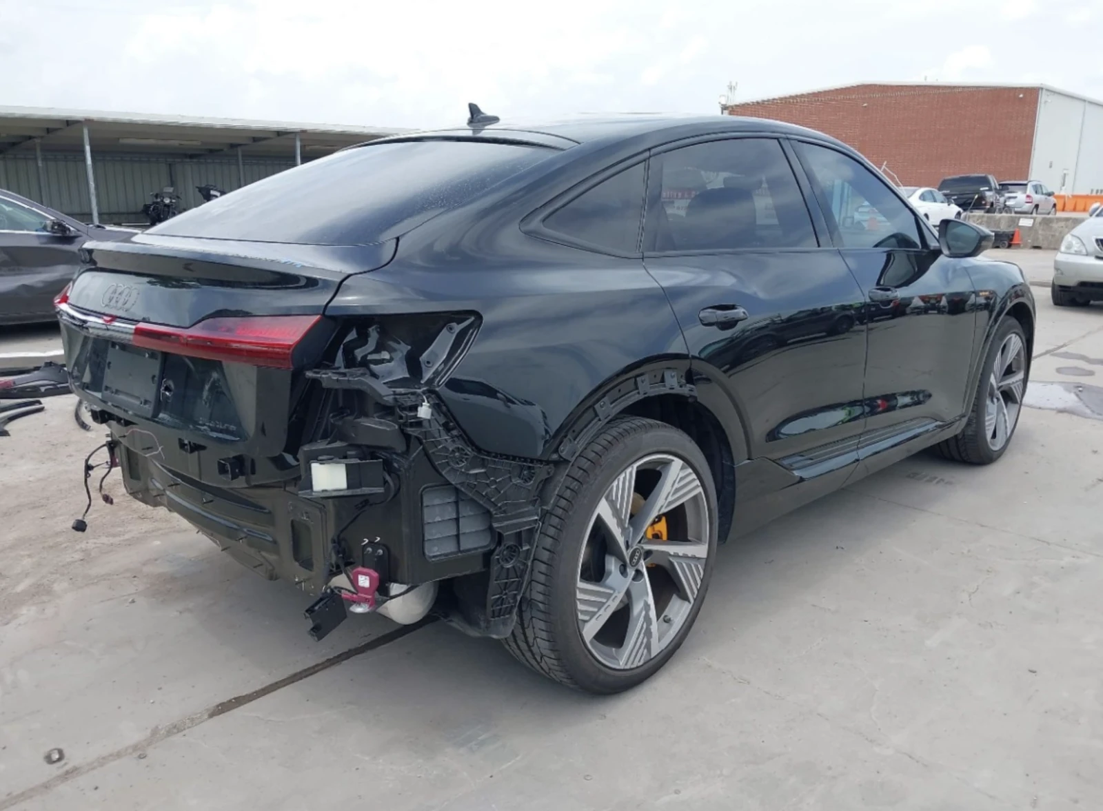 Audi E-Tron portback Prestige S Line Quattro - изображение 7