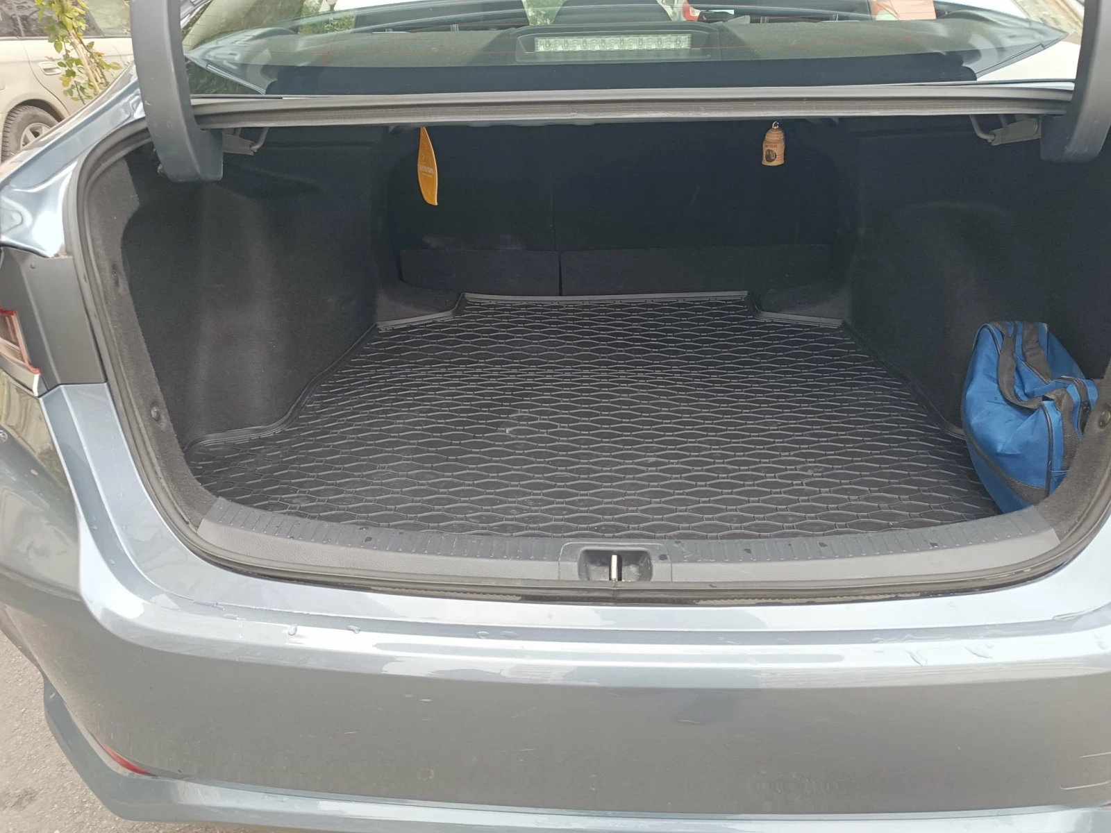 Toyota Corolla 1, 5 Executive - изображение 9