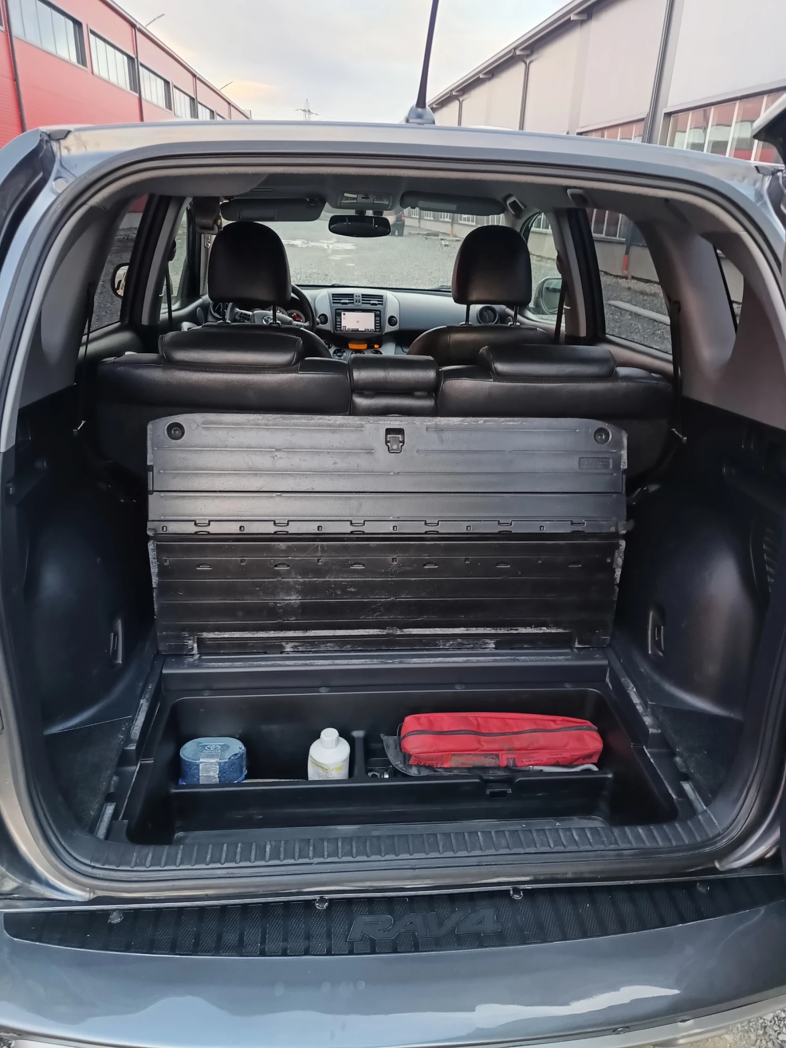 Toyota Rav4 2.2D4D, снимка 10 - Автомобили и джипове - 53171830