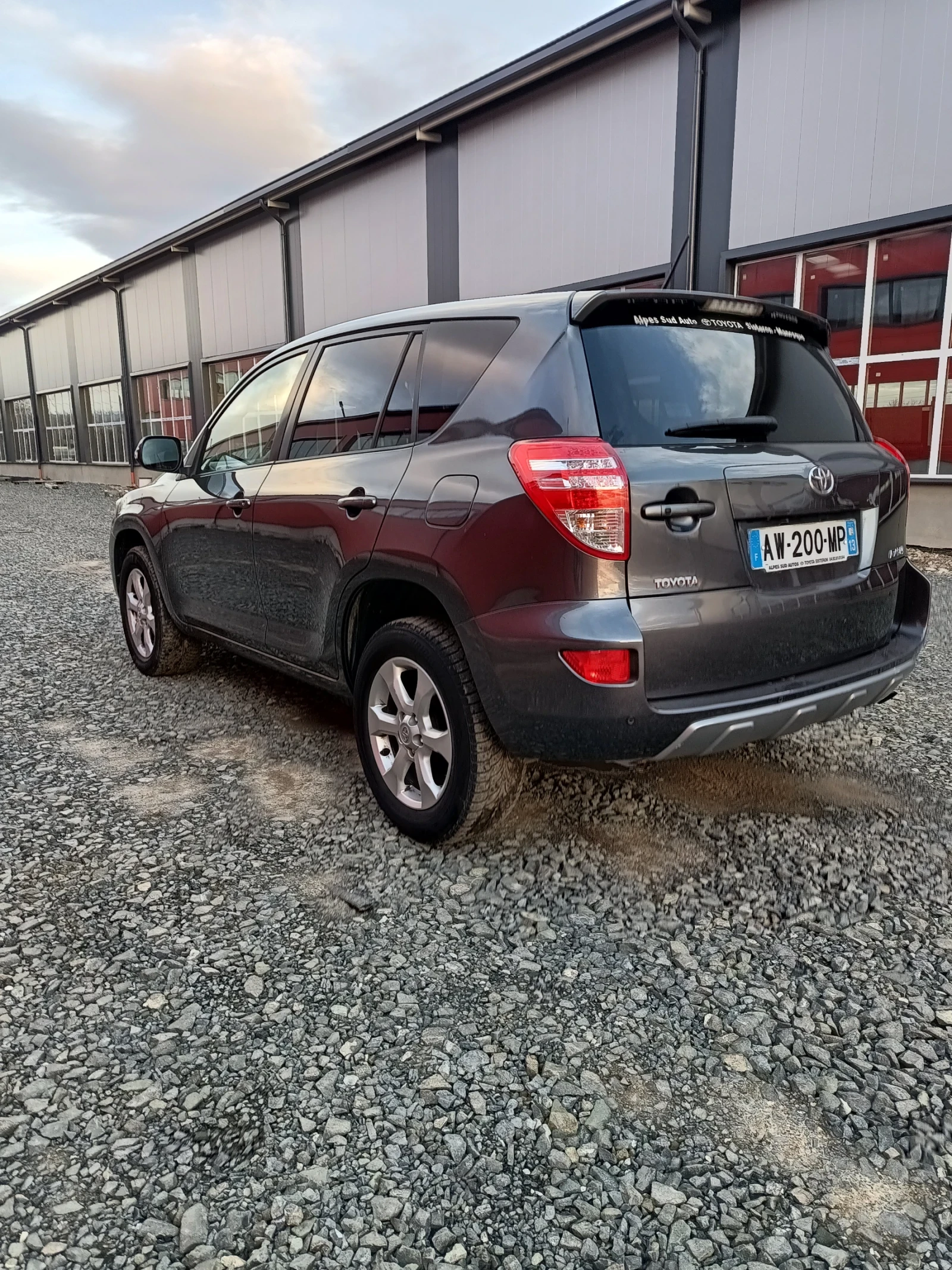Toyota Rav4 2.2D4D, снимка 3 - Автомобили и джипове - 53171830