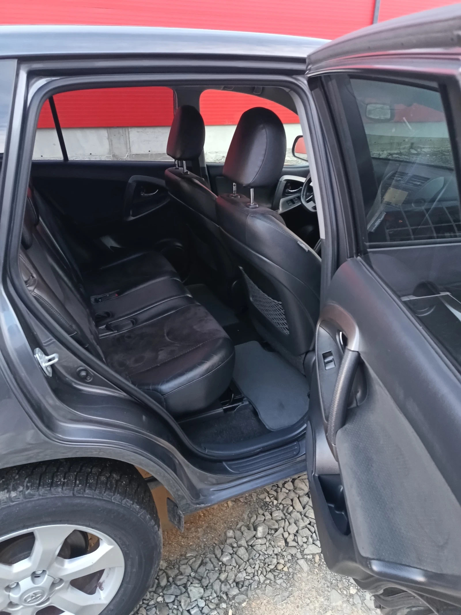 Toyota Rav4 2.2D4D, снимка 11 - Автомобили и джипове - 53171830