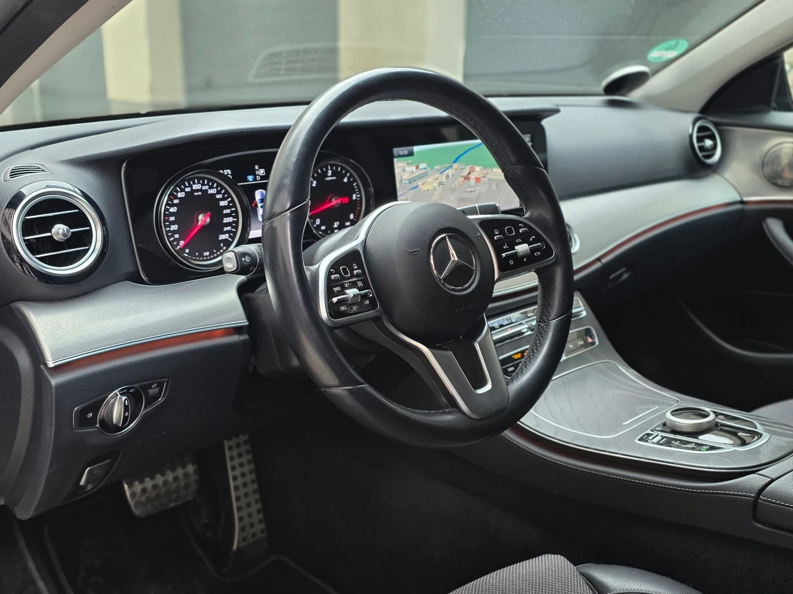 Mercedes-Benz E 350 Mercedes E350d * BRABUS BLACK OPTIC* FULL ASSISTAN, снимка 16 - Автомобили и джипове - 53890370