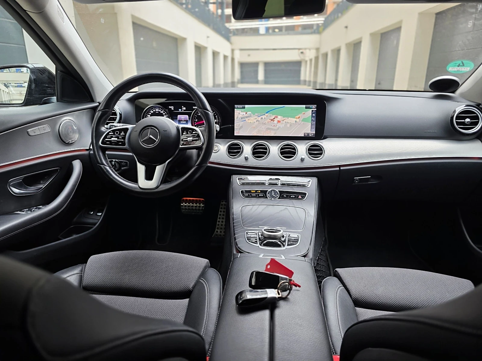 Mercedes-Benz E 350 Mercedes E350d * BRABUS BLACK OPTIC* FULL ASSISTAN, снимка 15 - Автомобили и джипове - 53890370