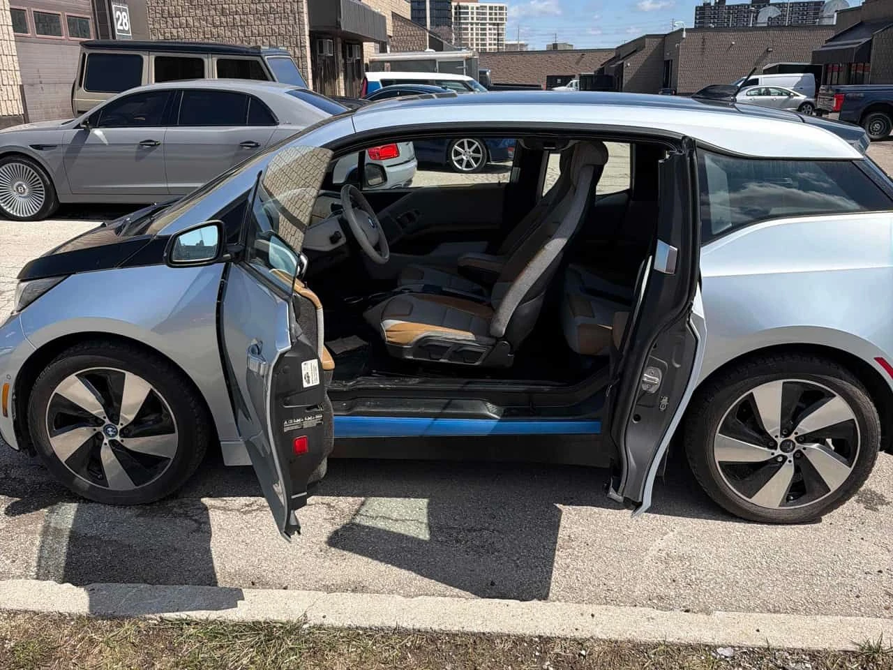BMW i3 4dr HB  CARFAX, снимка 12 - Автомобили и джипове - 54172285