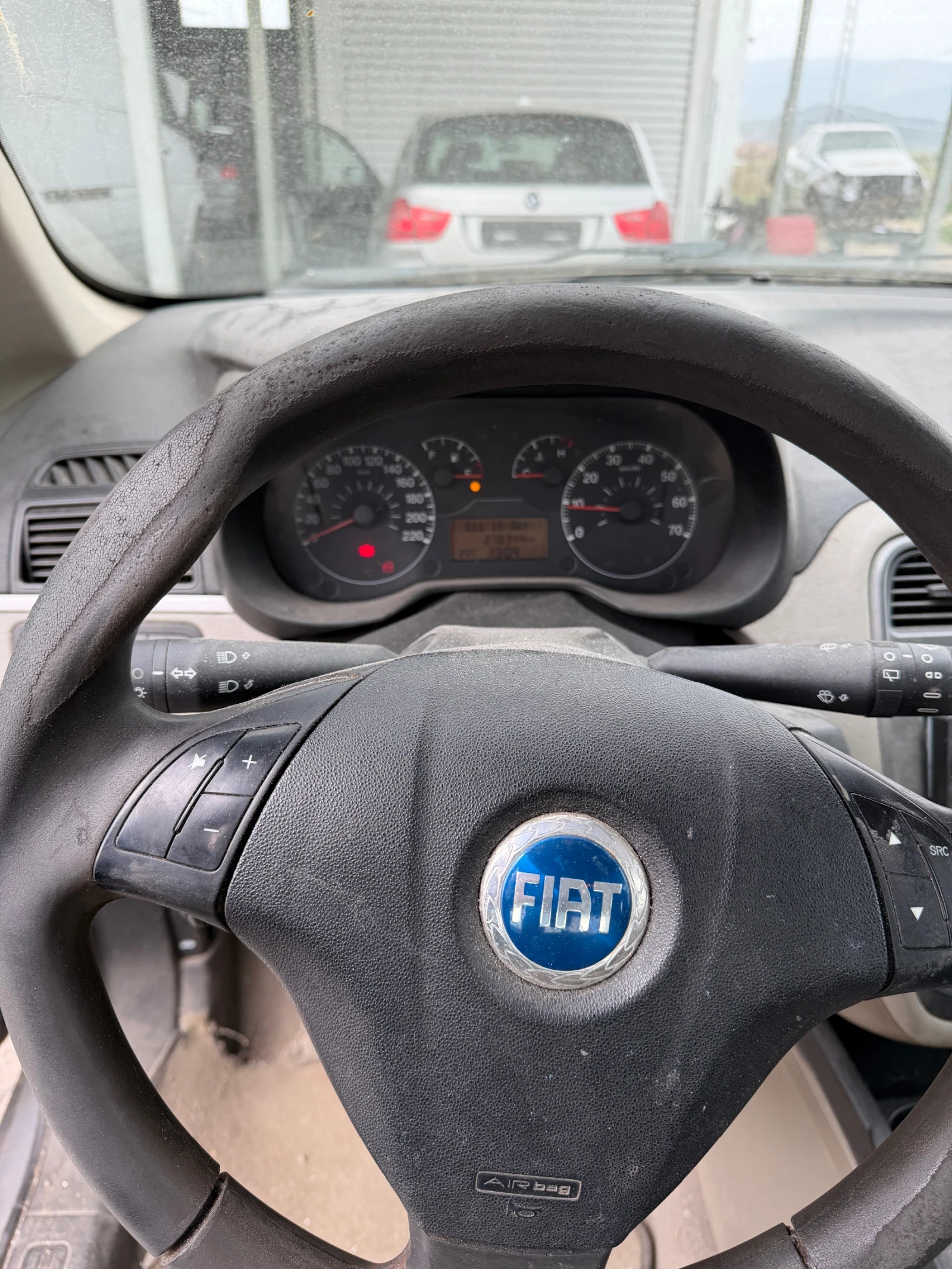 Fiat Punto 1.3 m-jet, снимка 12 - Автомобили и джипове - 54384810