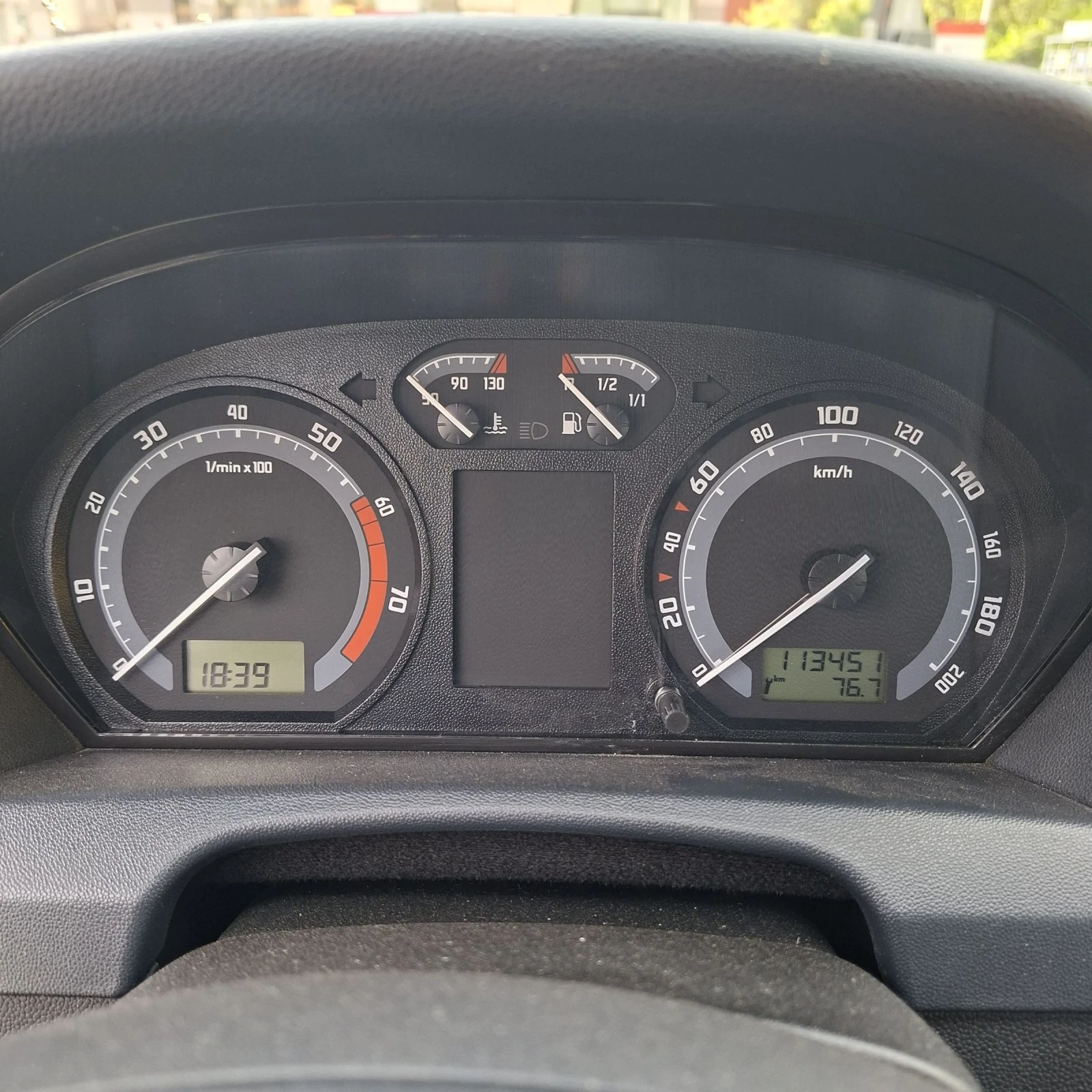 Skoda Fabia 1.4, снимка 5 - Автомобили и джипове - 54389527