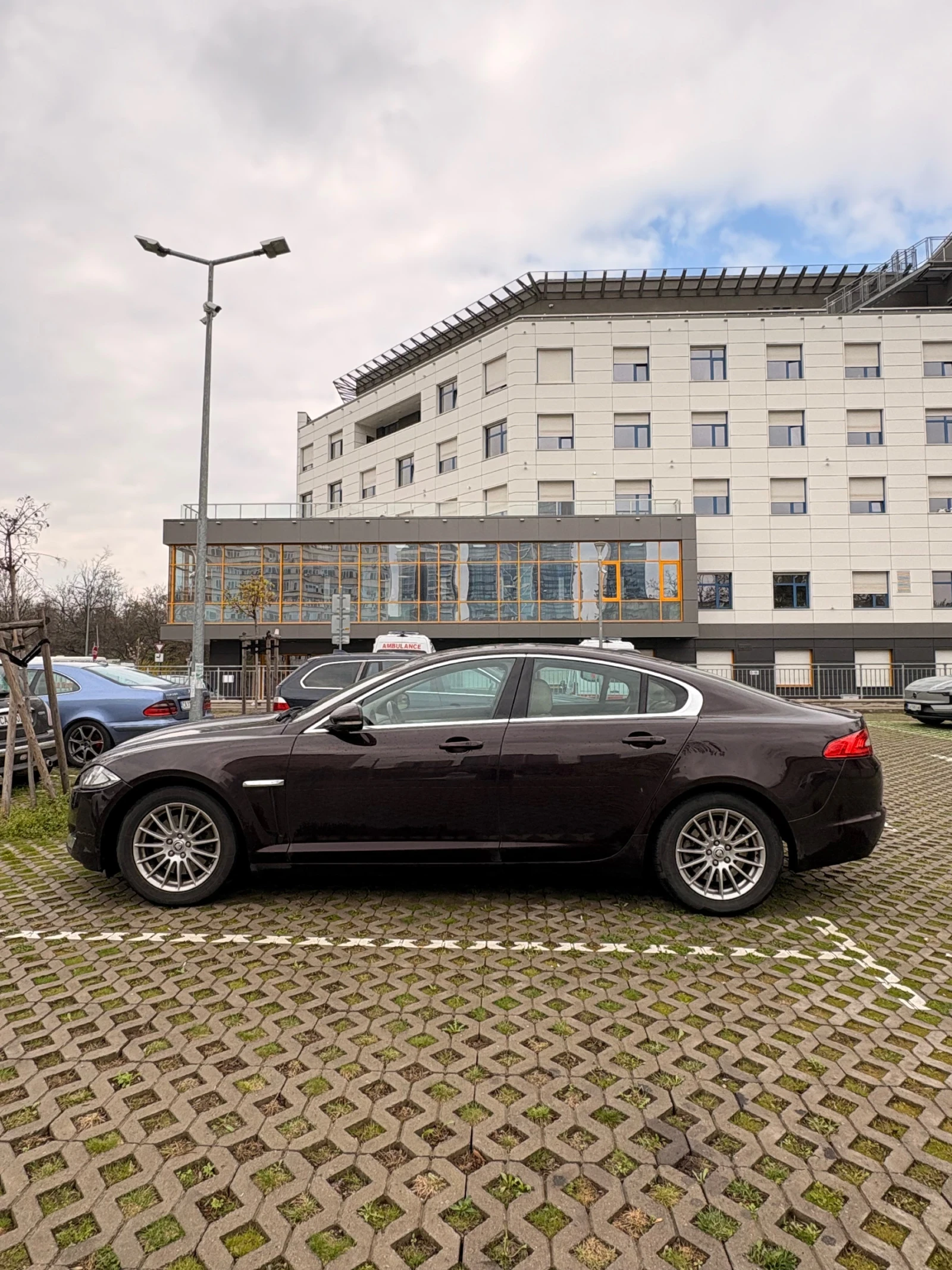 Jaguar Xf 2.2D 8ZF, снимка 4 - Автомобили и джипове - 54407637