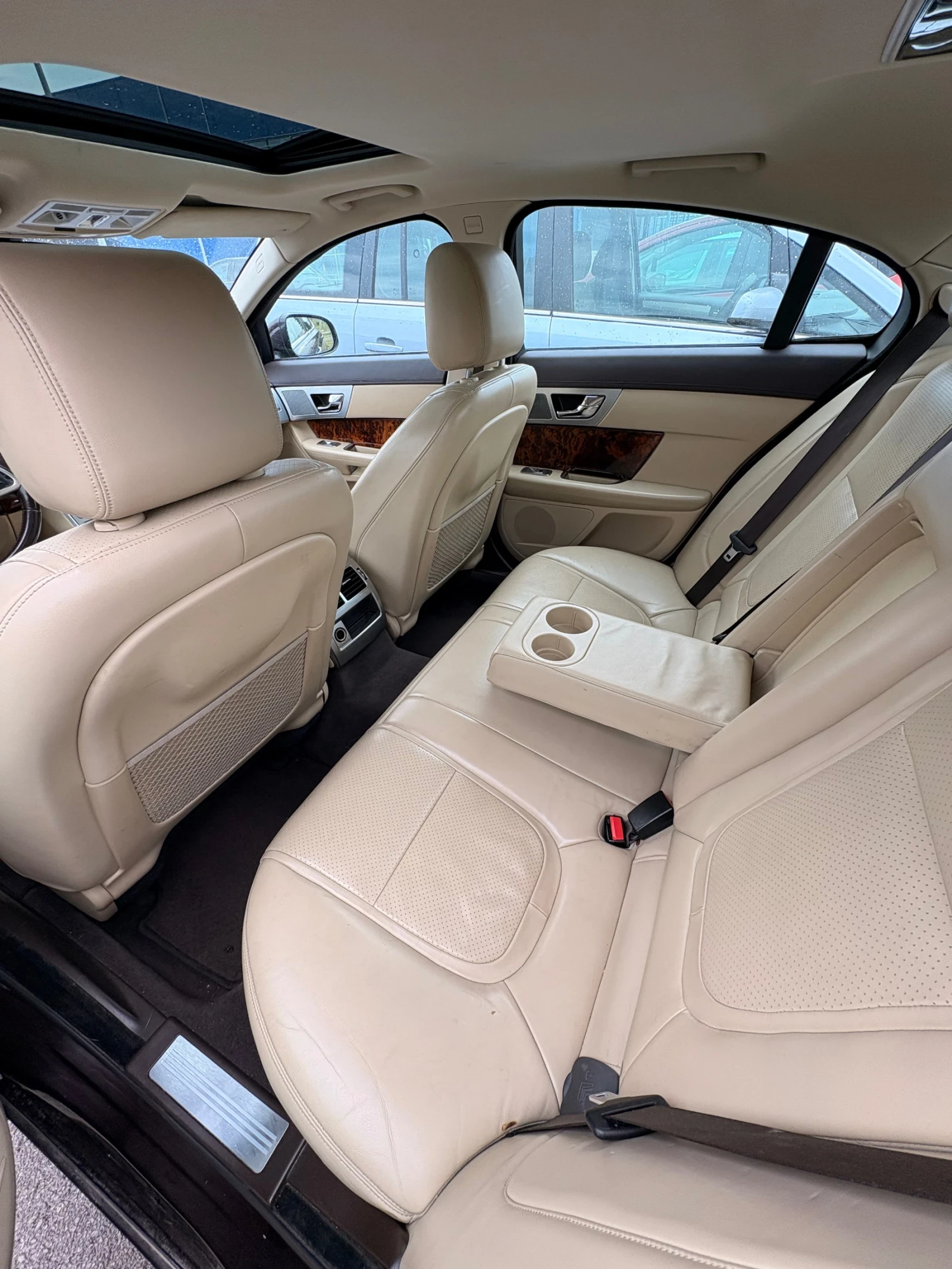 Jaguar Xf 2.2D 8ZF, снимка 10 - Автомобили и джипове - 54407637