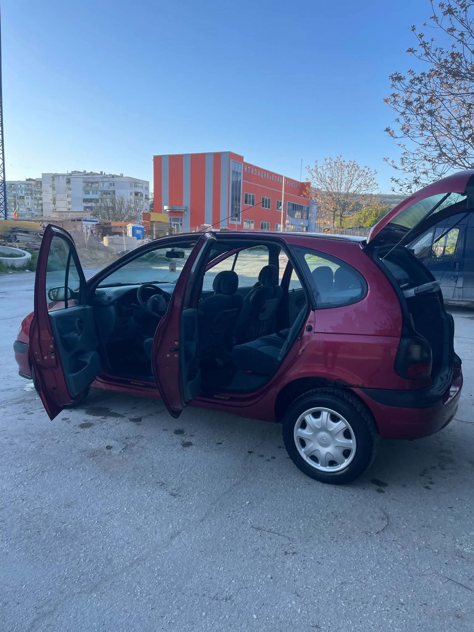 Renault Scenic 1.6, снимка 4 - Автомобили и джипове - 54444047