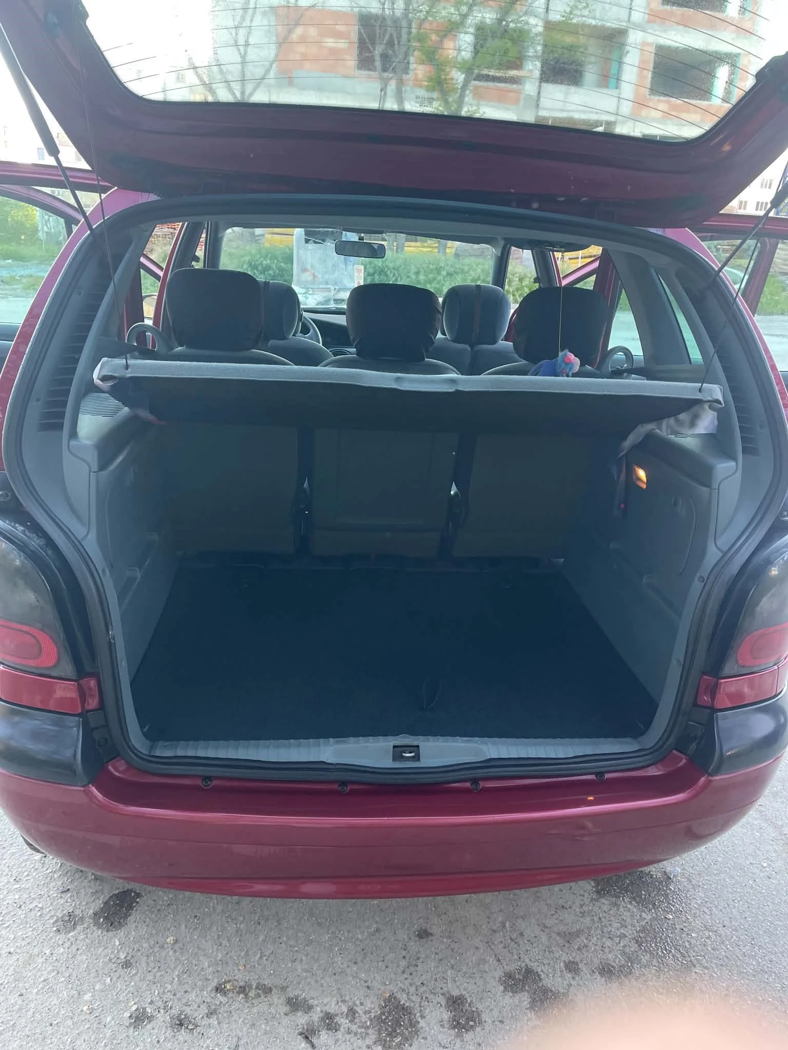Renault Scenic 1.6, снимка 5 - Автомобили и джипове - 54444047