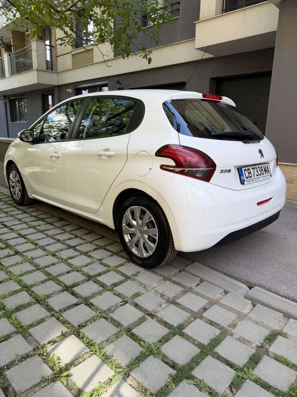 Peugeot 208, снимка 2 - Автомобили и джипове - 54645725