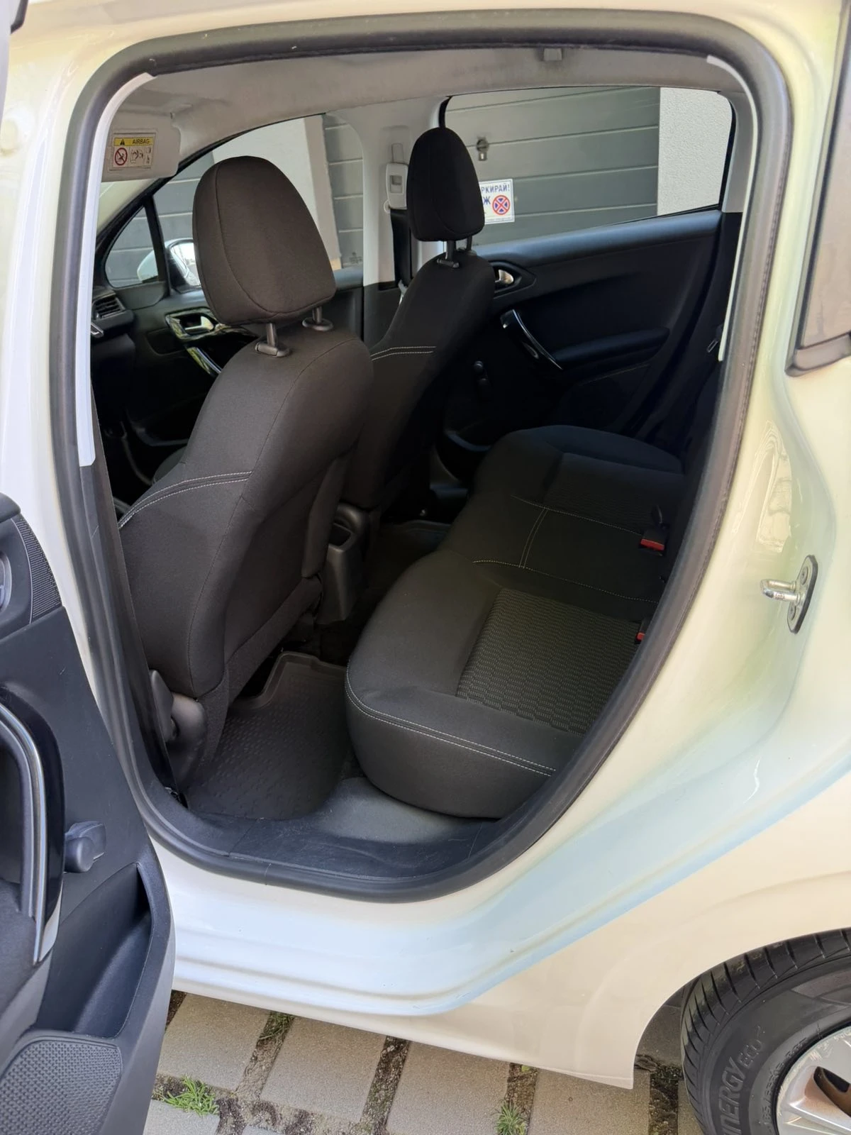 Peugeot 208, снимка 12 - Автомобили и джипове - 54645725