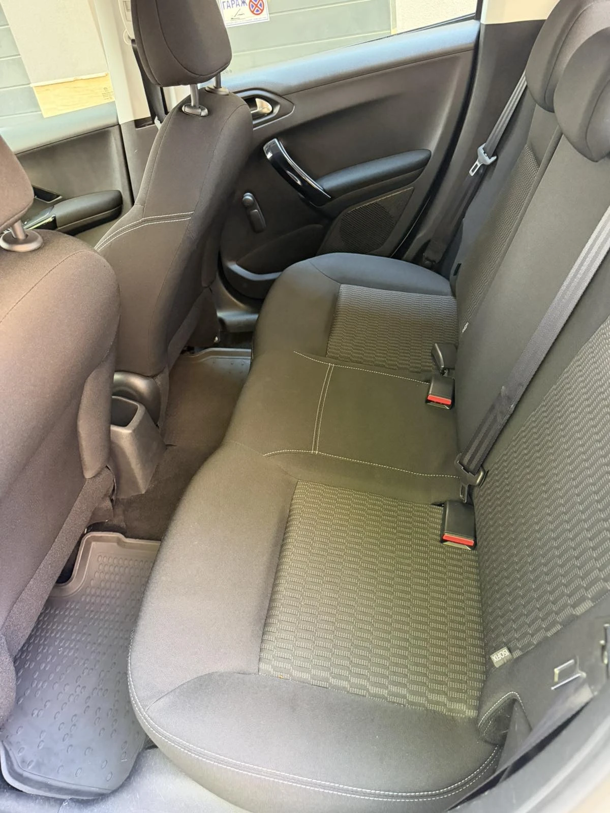 Peugeot 208, снимка 11 - Автомобили и джипове - 54645725