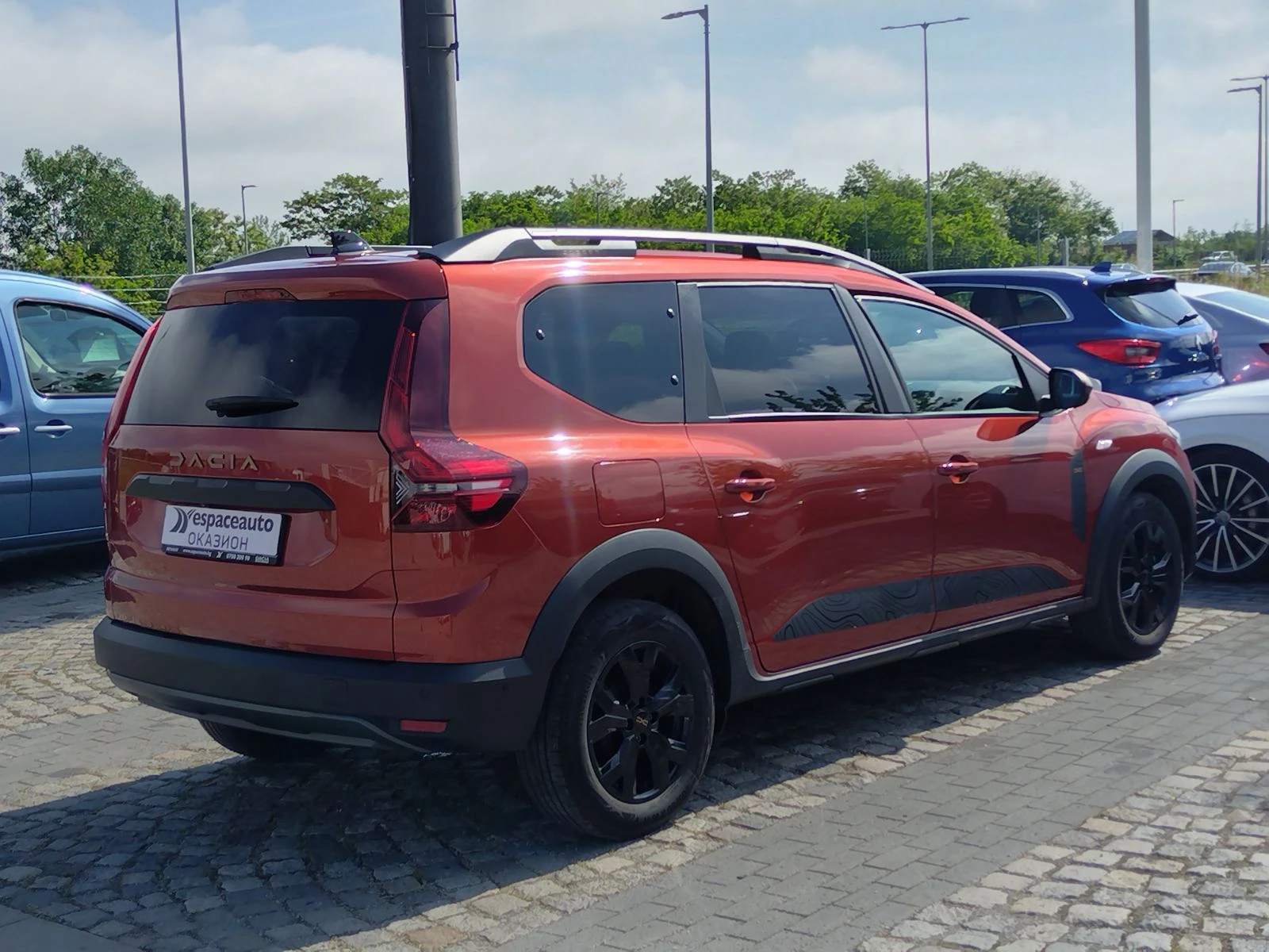 Dacia Jogger 1.0Tce/ 100к.с./ бензин/газ 6+ 1 места/КАПАРИРАН!, снимка 4 - Автомобили и джипове - 54761038