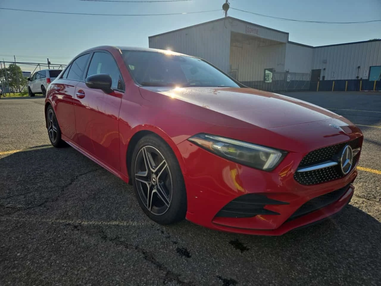 Mercedes-Benz A 220 АМГ Пакет/CARFAX/Панорама/Подгрев/Памет, снимка 2 - Автомобили и джипове - 55544995