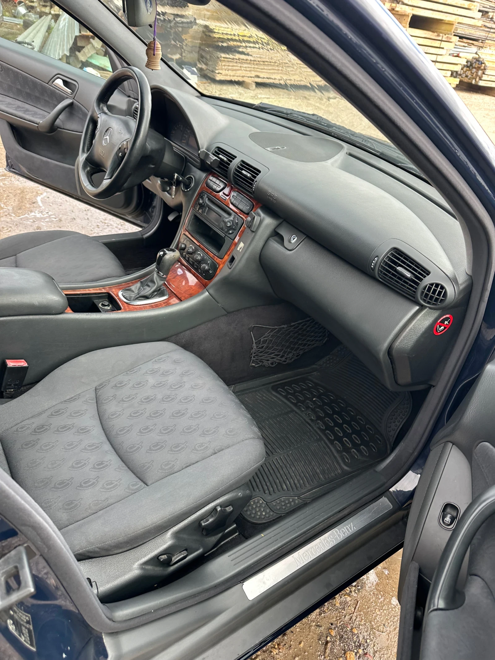 Mercedes-Benz C 220, снимка 12 - Автомобили и джипове - 55931135