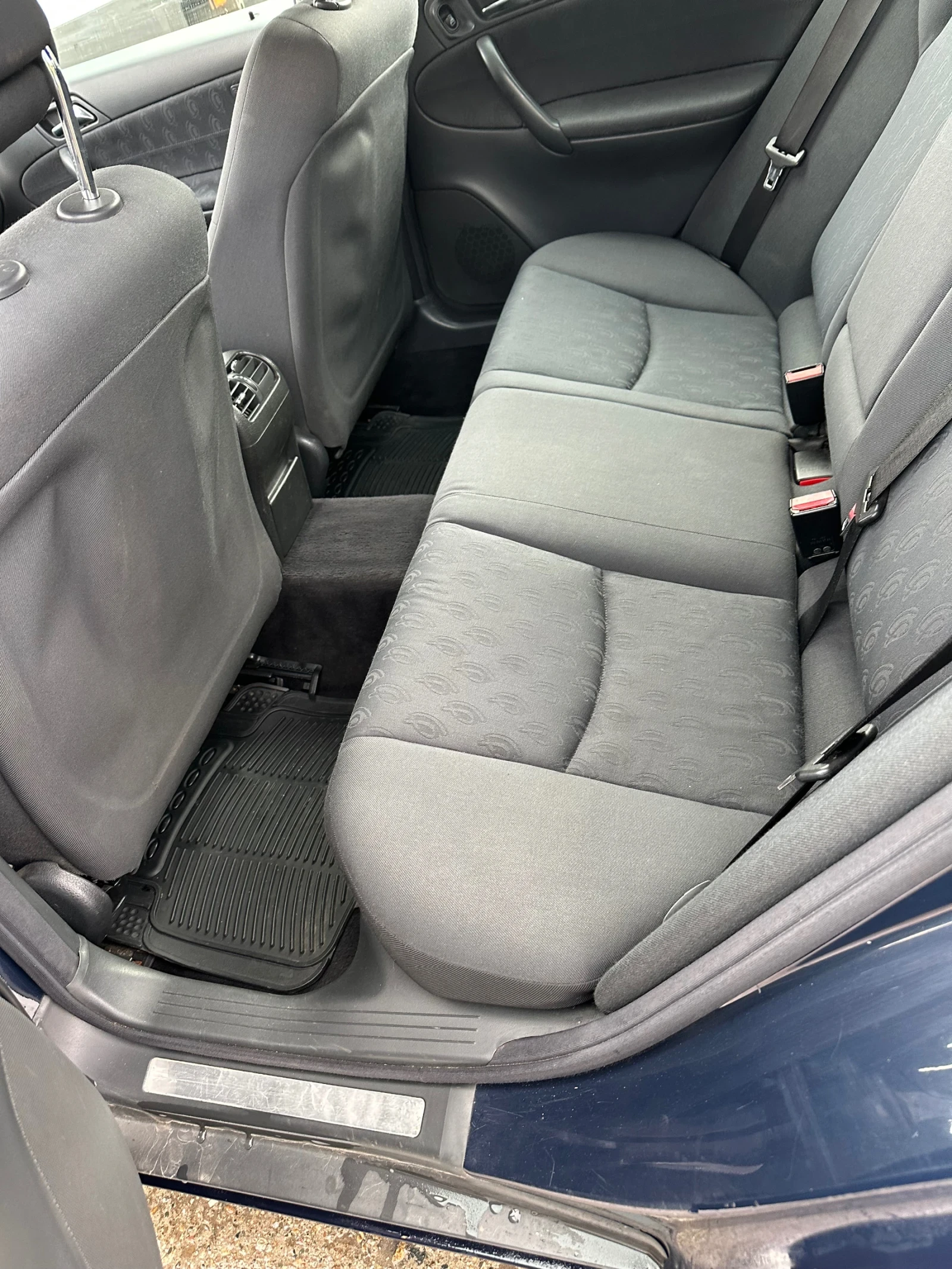 Mercedes-Benz C 220, снимка 14 - Автомобили и джипове - 55931135