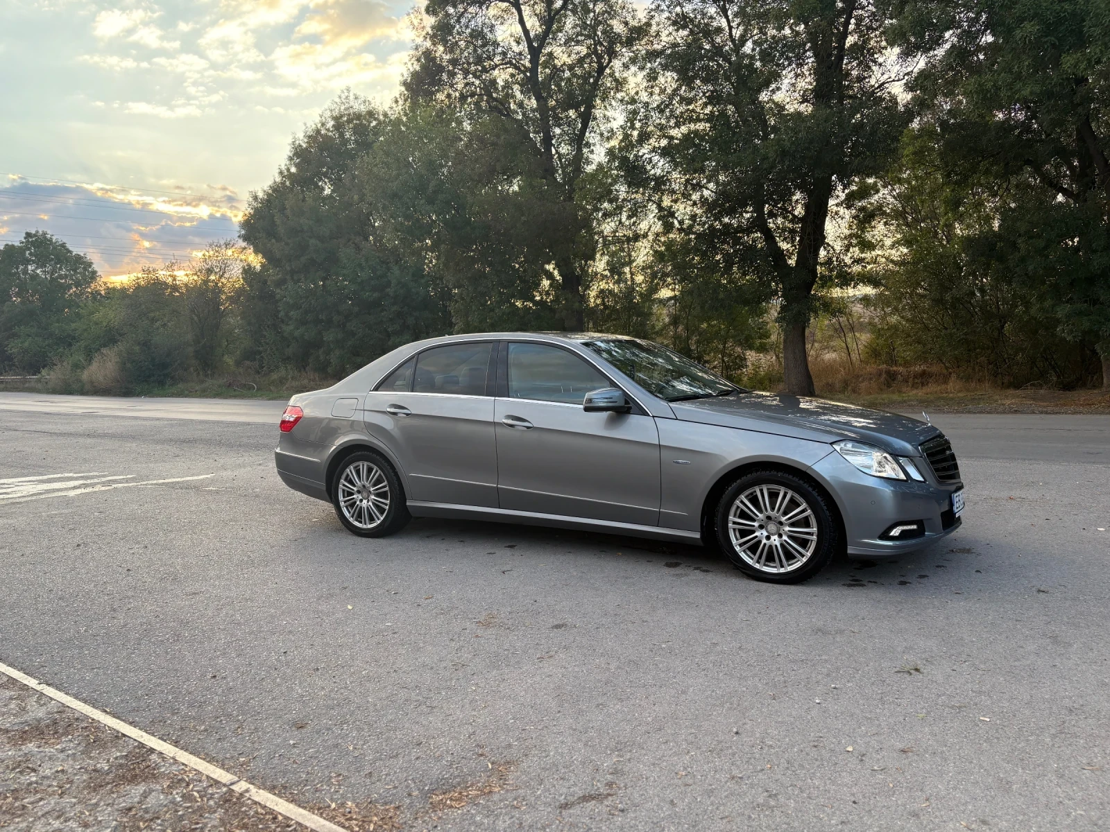 Mercedes-Benz E 350 231 h.p. - 4matic, снимка 3 - Автомобили и джипове - 56247201