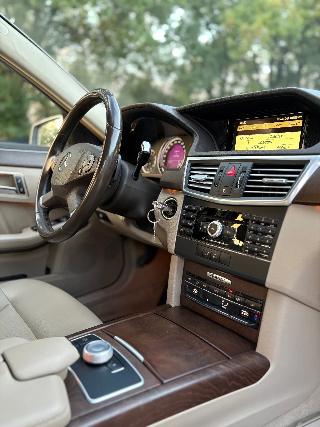 Mercedes-Benz E 350 231 h.p. - 4matic, снимка 9 - Автомобили и джипове - 56247201