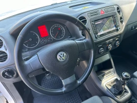 VW Tiguan 4x4 Navi Сервизна история , снимка 14