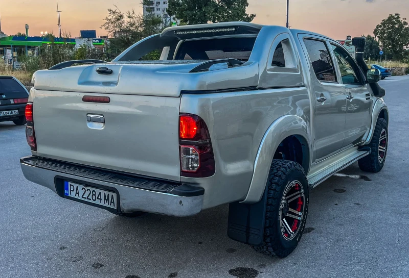 Toyota Hilux 3.0 D4-D Автоматик, снимка 5 - Автомобили и джипове - 47841495