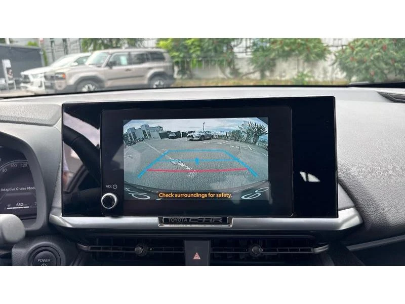 Toyota C-HR 2.0 PHEV COOL, снимка 15 - Автомобили и джипове - 55228474