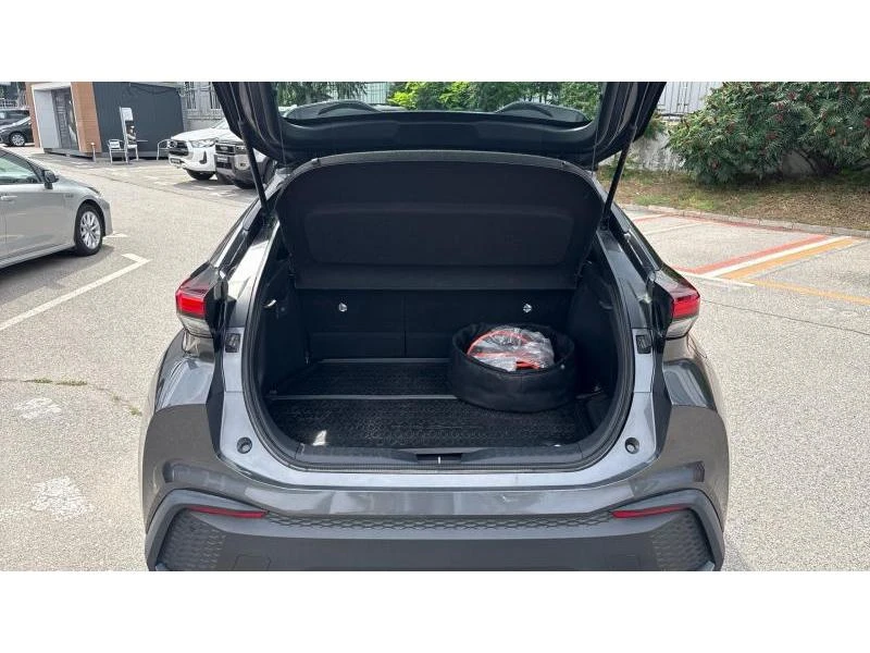Toyota C-HR 2.0 PHEV COOL, снимка 10 - Автомобили и джипове - 55228474