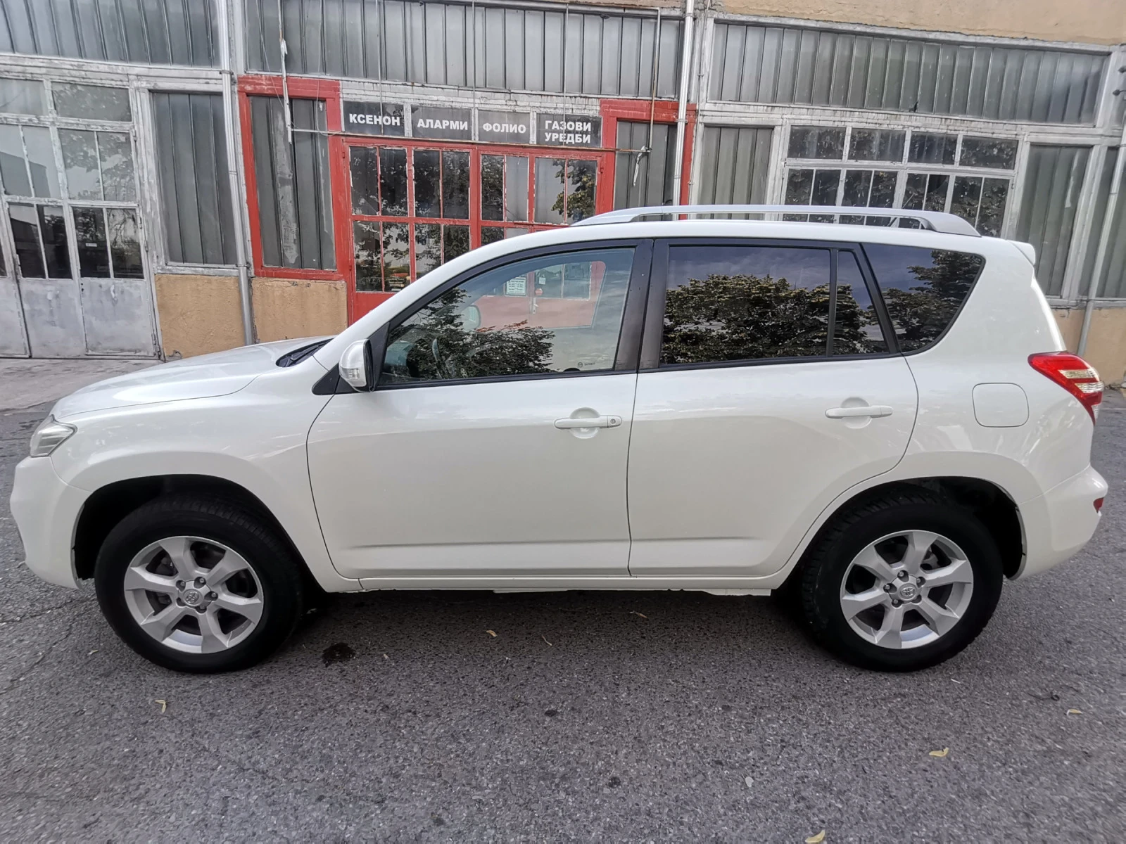 Toyota Rav4 2.2D4D - изображение 8