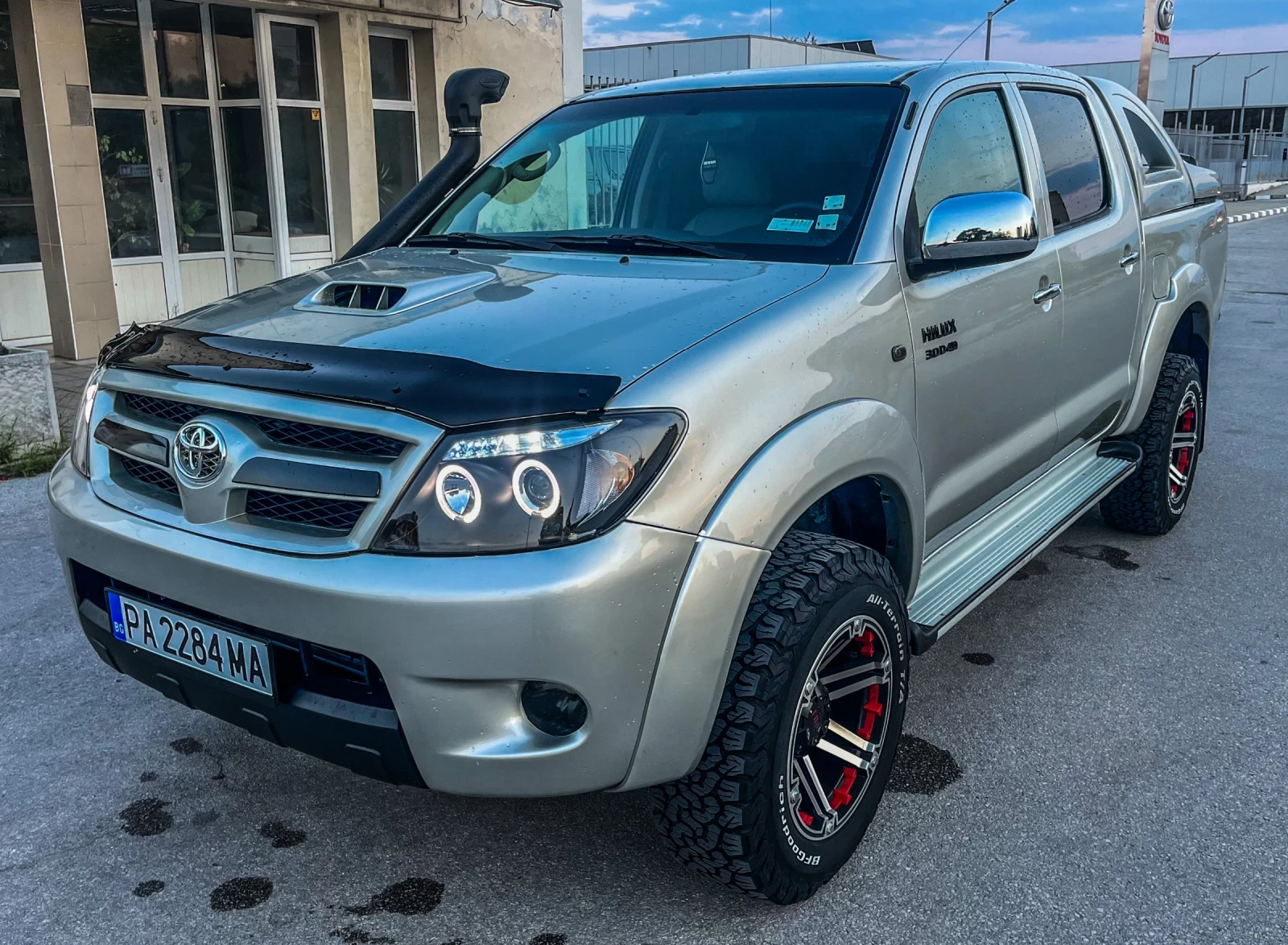 Toyota Hilux 3.0 D4-D Автоматик - изображение 2