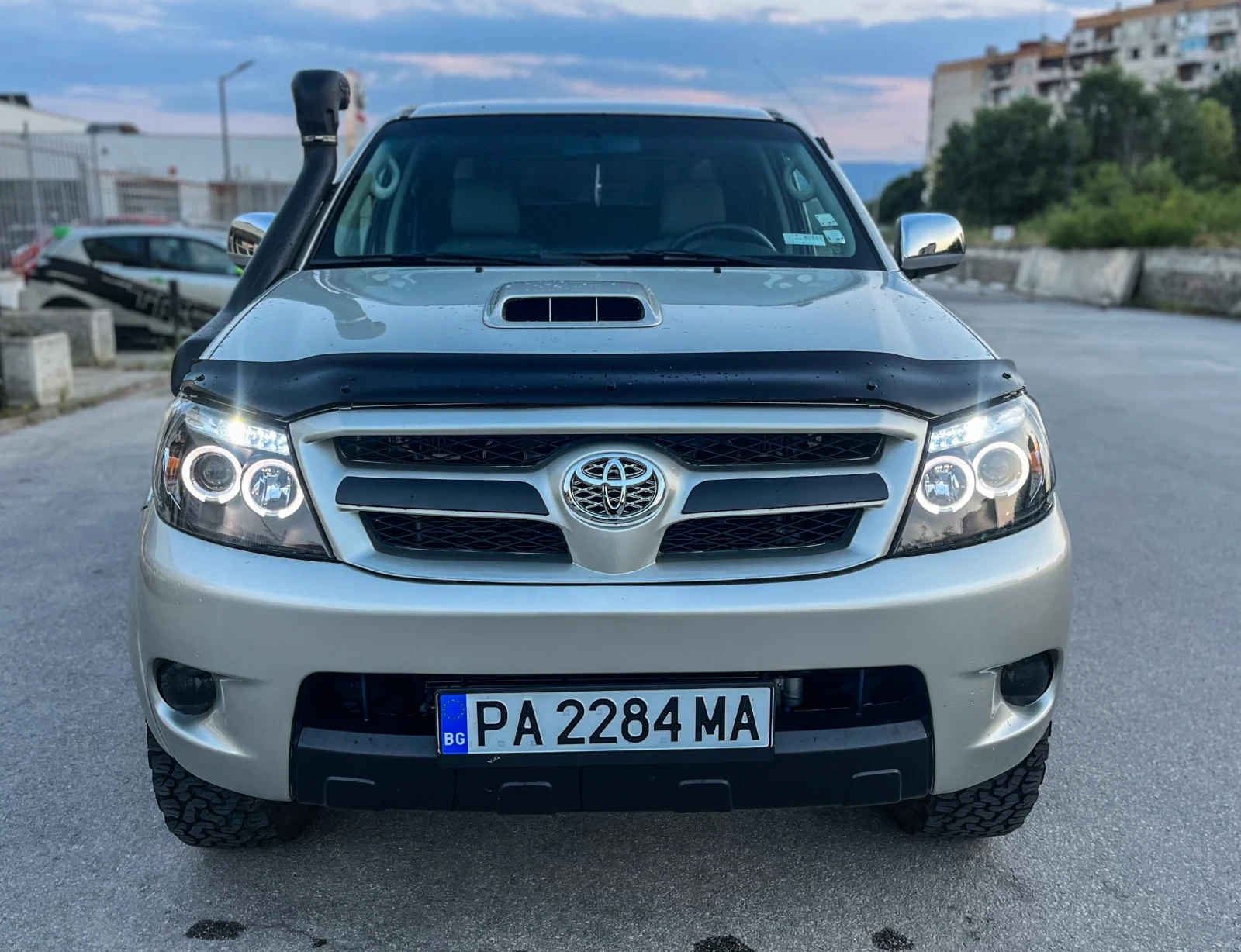 Toyota Hilux 3.0 D4-D Автоматик - изображение 3