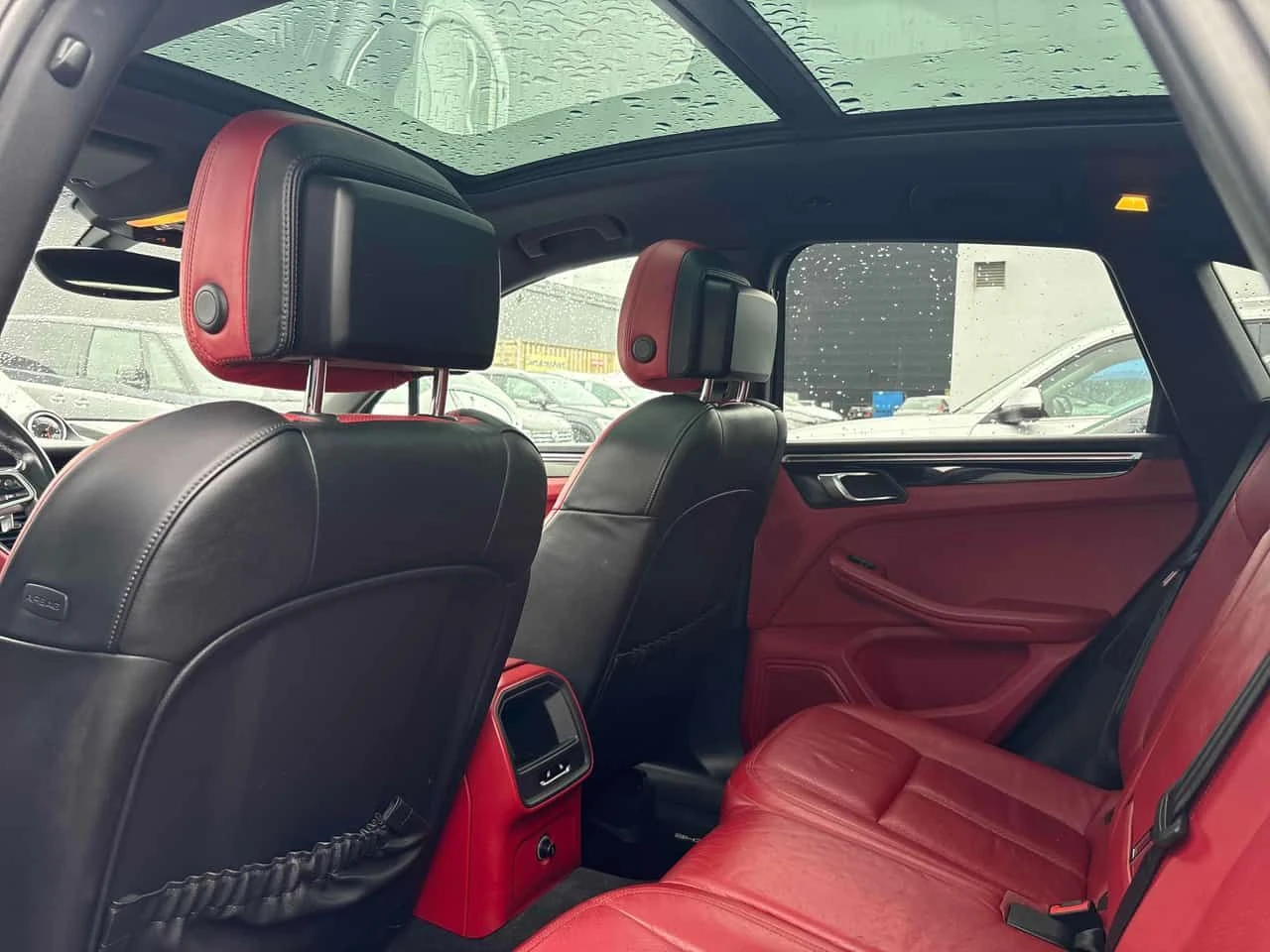 Porsche Macan * S * CARFAX * БЕЗ ПЪРВОНАЧАЛНА ВНОСКА, снимка 10 - Автомобили и джипове - 54219911