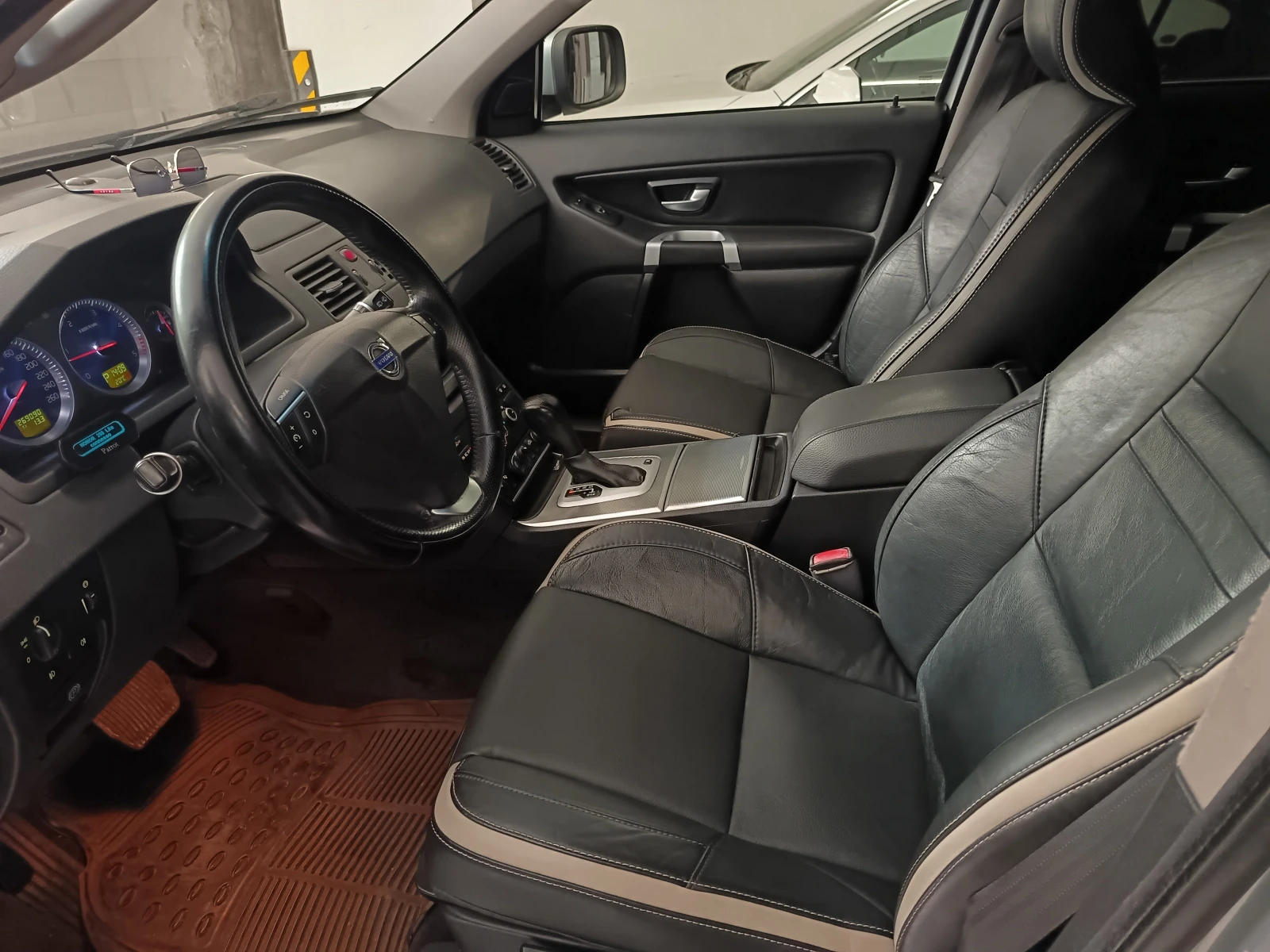 Volvo Xc90 2.4 D5-185�.�. R-design | Mobile.bg � ����������� 10