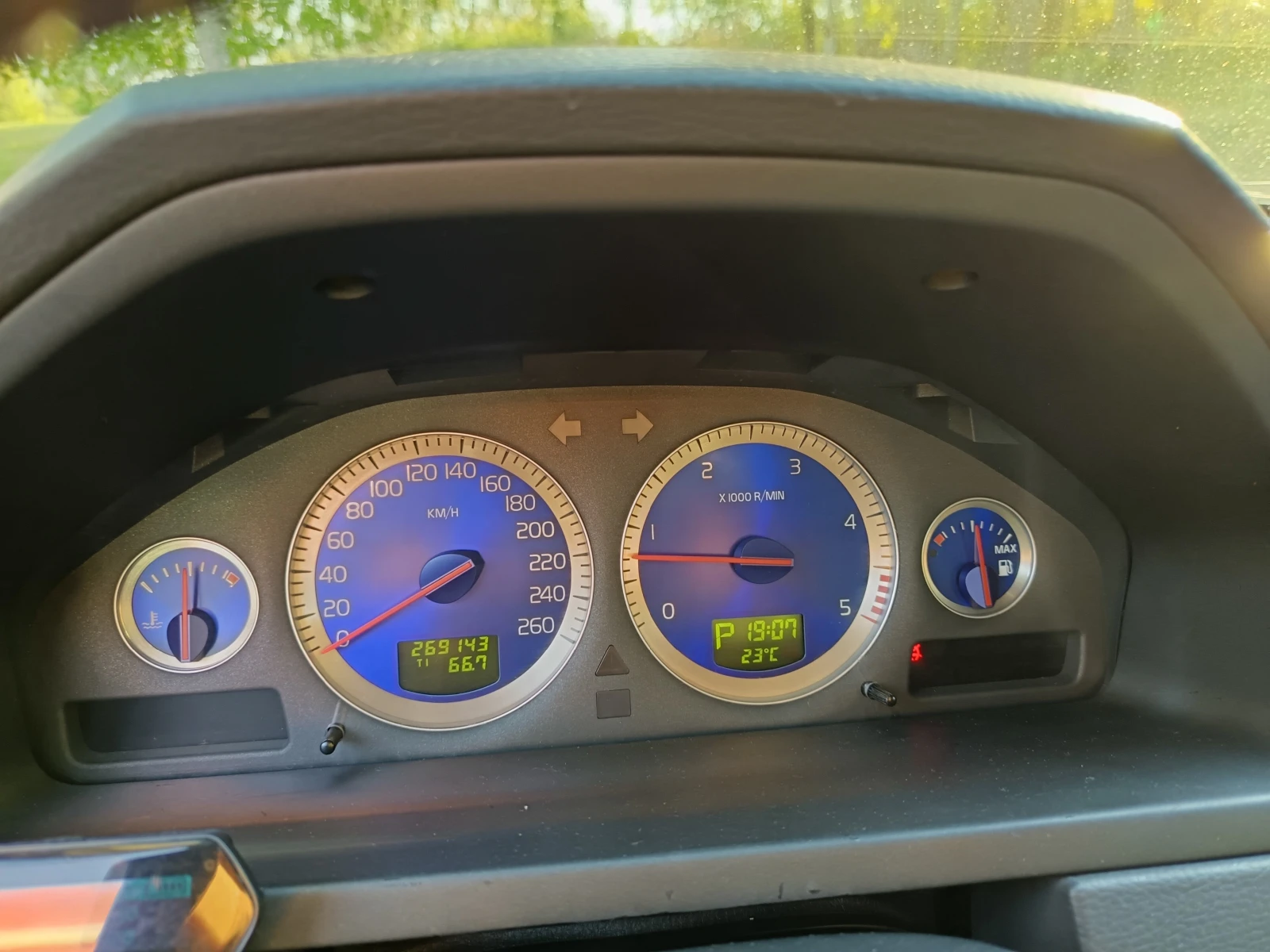 Volvo Xc90 2.4 D5-185�.�. R-design | Mobile.bg � ����������� 15
