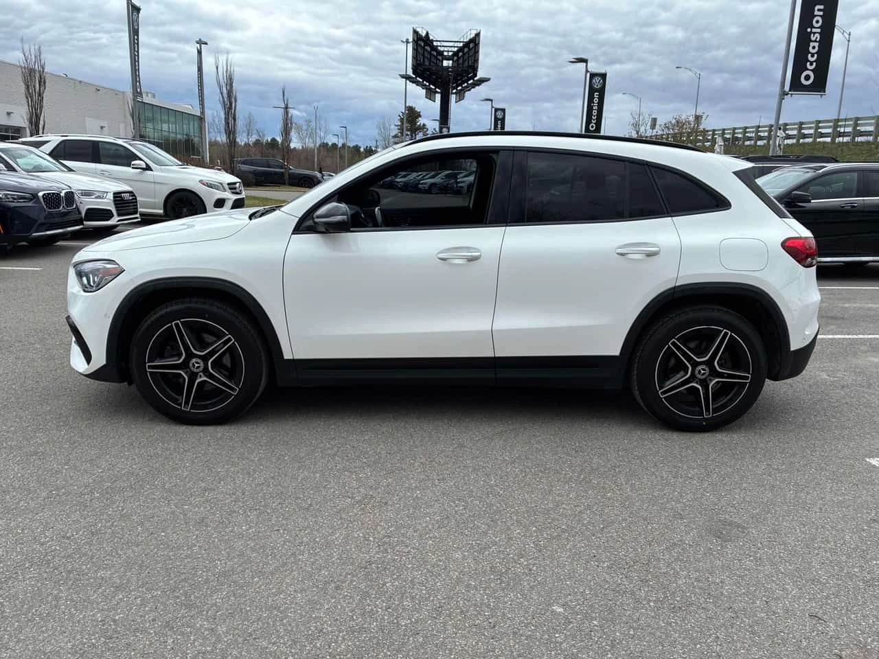 Mercedes-Benz GLA 250 4MATIC/ПАНОРАМА/ПОДГРЕВИ, снимка 3 - Автомобили и джипове - 54795840