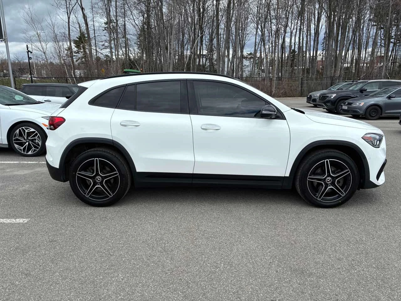Mercedes-Benz GLA 250 4MATIC/ПАНОРАМА/ПОДГРЕВИ, снимка 4 - Автомобили и джипове - 54795840