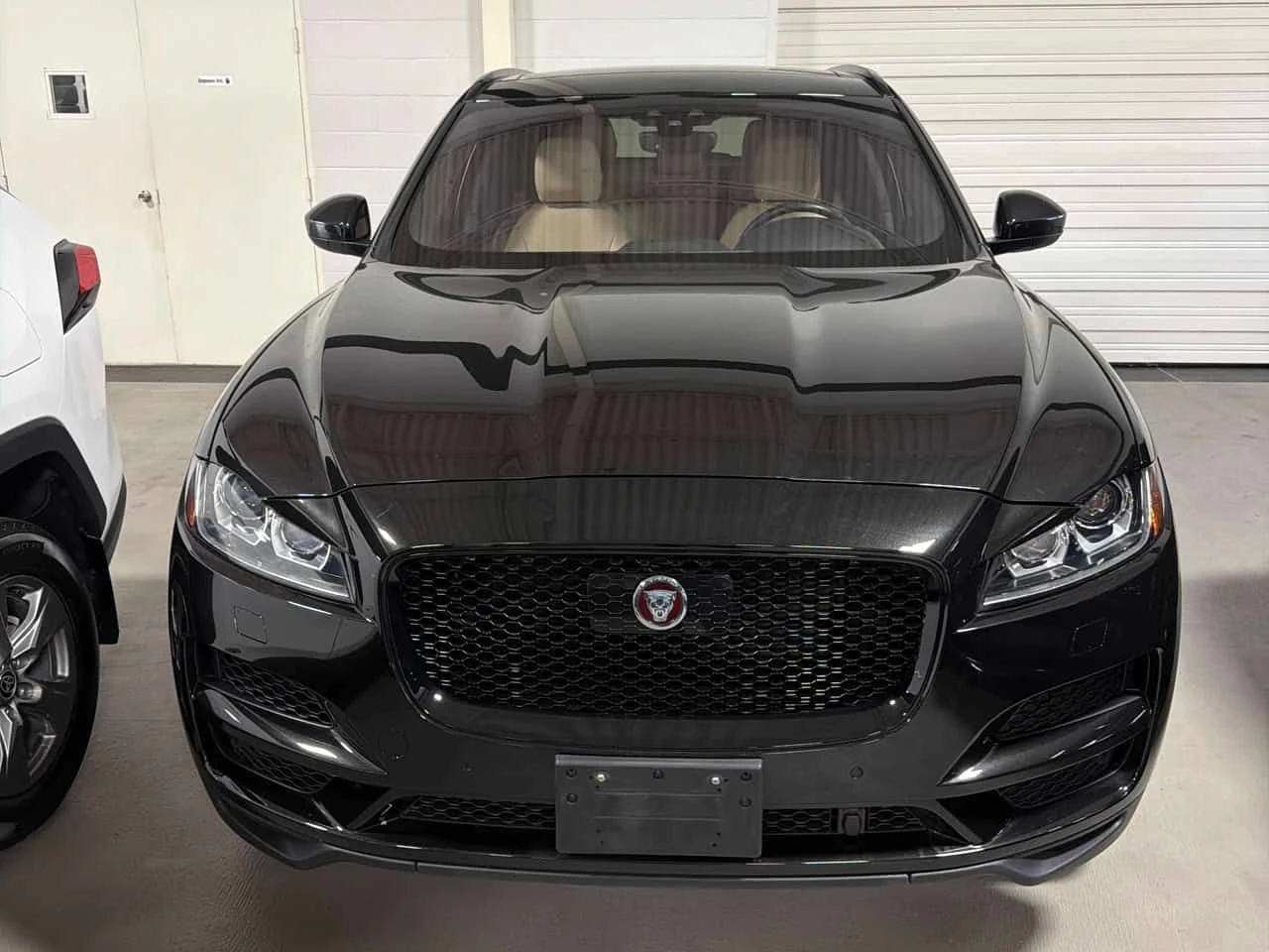 Jaguar F-PACE PREMIUM| PANO| ПОДГРЕВИ| LANE ASSIST| 2 КЛЮЧА| , снимка 5 - Автомобили и джипове - 55012609