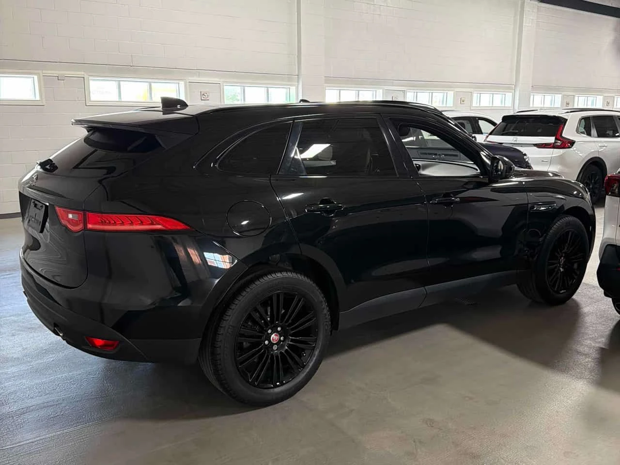 Jaguar F-PACE PREMIUM| PANO| ПОДГРЕВИ| LANE ASSIST| 2 КЛЮЧА| , снимка 3 - Автомобили и джипове - 55012609