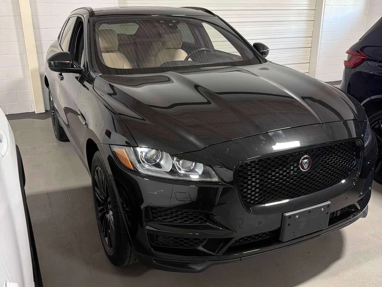 Jaguar F-PACE PREMIUM| PANO| ПОДГРЕВИ| LANE ASSIST| 2 КЛЮЧА| , снимка 2 - Автомобили и джипове - 55012609