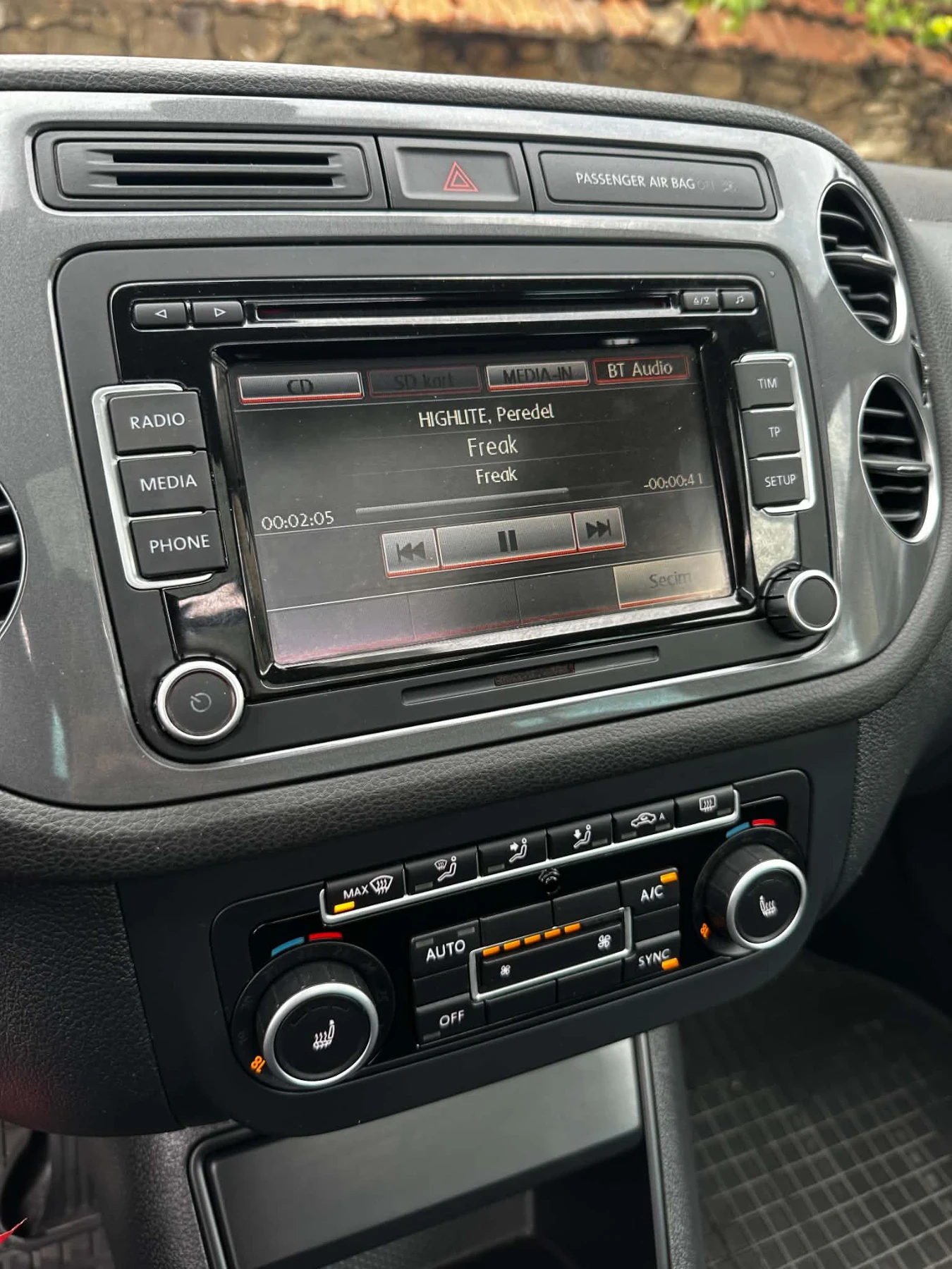 VW Tiguan 2.0TDi, снимка 6 - Автомобили и джипове - 56413389