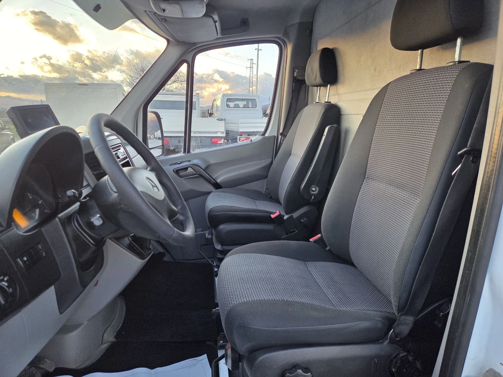 Mercedes-Benz Sprinter 319 CDI, Автомат, Климатик - изображение 9