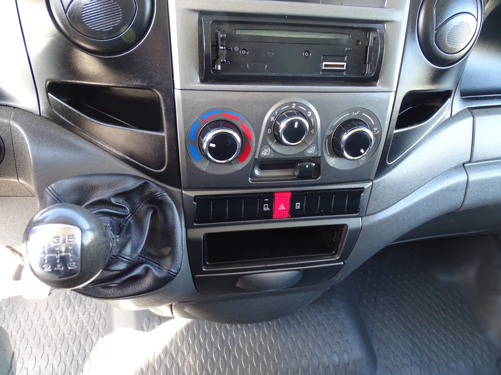 Iveco 35c17 3.0HPI  КАТ. * Б* , снимка 15 - Бусове и автобуси - 54119039