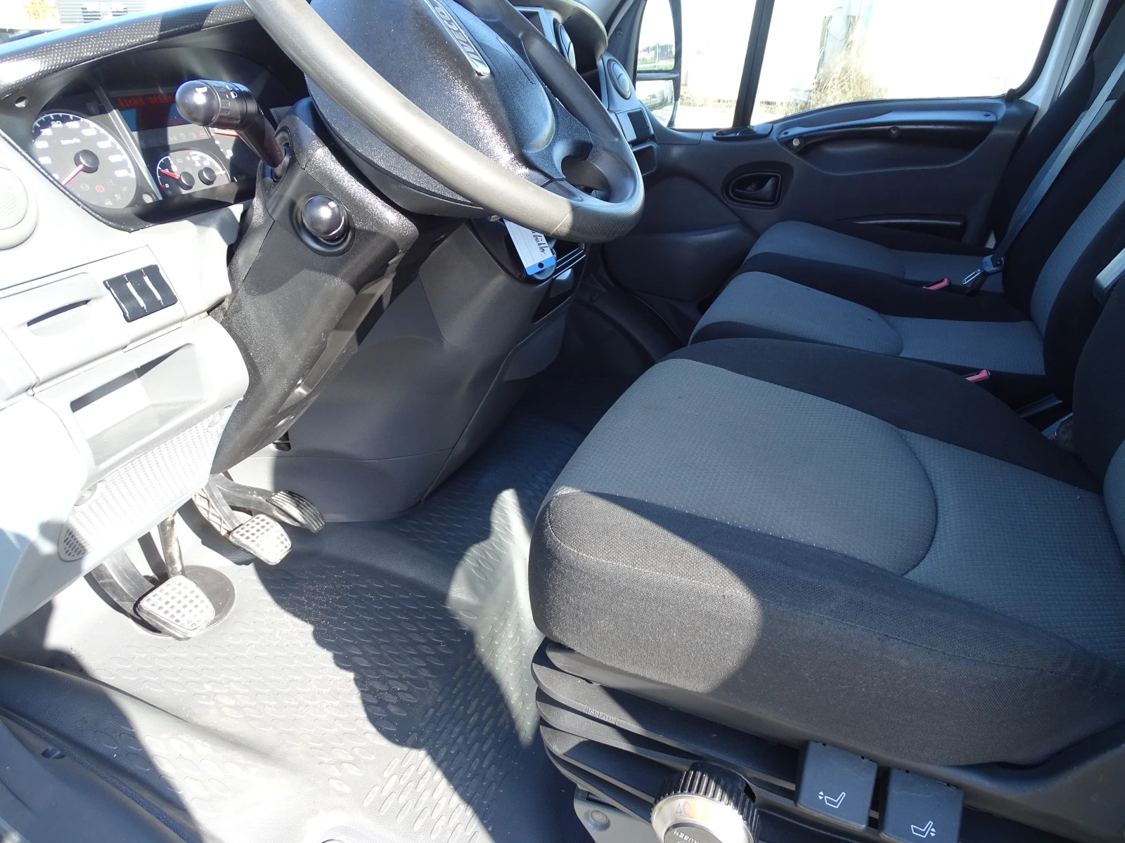 Iveco 35c17 3.0HPI  КАТ. * Б* , снимка 9 - Бусове и автобуси - 54119039