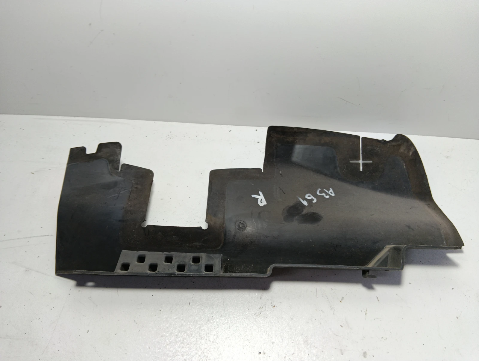 въздуховод радиатор десен  2.0TFSI  8P4121284B Audi A3