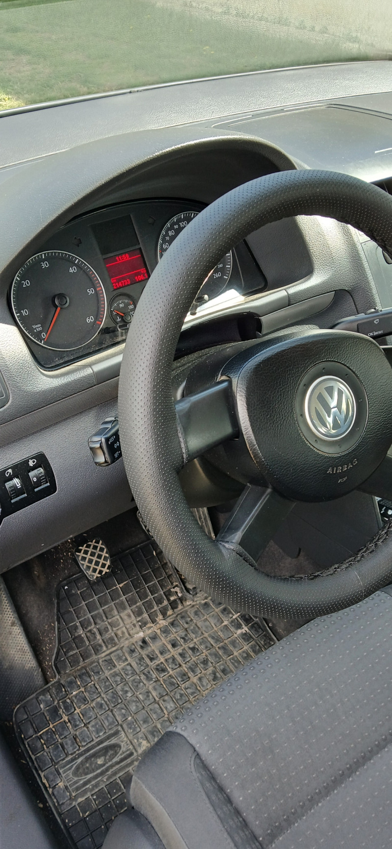 VW Touran, снимка 9 - Автомобили и джипове - 45859079
