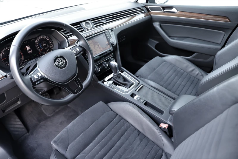 VW Passat 2.0TDI 150k.c Digital HIGH-LINE ШВЕЙЦАРИЯ     , снимка 2 - Автомобили и джипове - 46444952