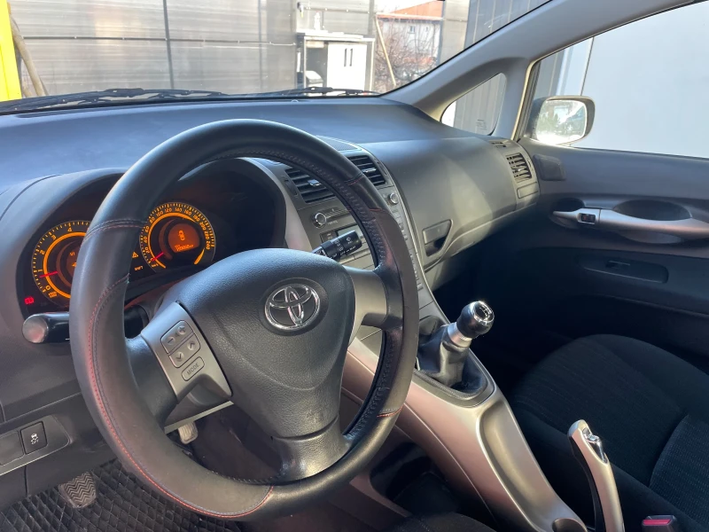 Toyota Auris 1.4, снимка 9 - Автомобили и джипове - 48805934