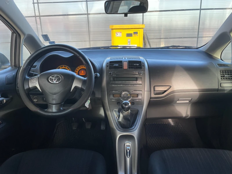 Toyota Auris 1.4, снимка 10 - Автомобили и джипове - 48805934