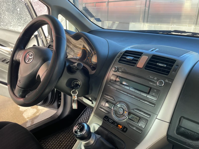 Toyota Auris 1.4, снимка 11 - Автомобили и джипове - 48805934