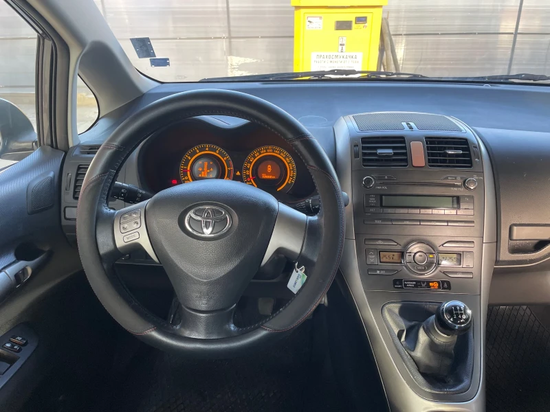 Toyota Auris 1.4, снимка 16 - Автомобили и джипове - 48805934